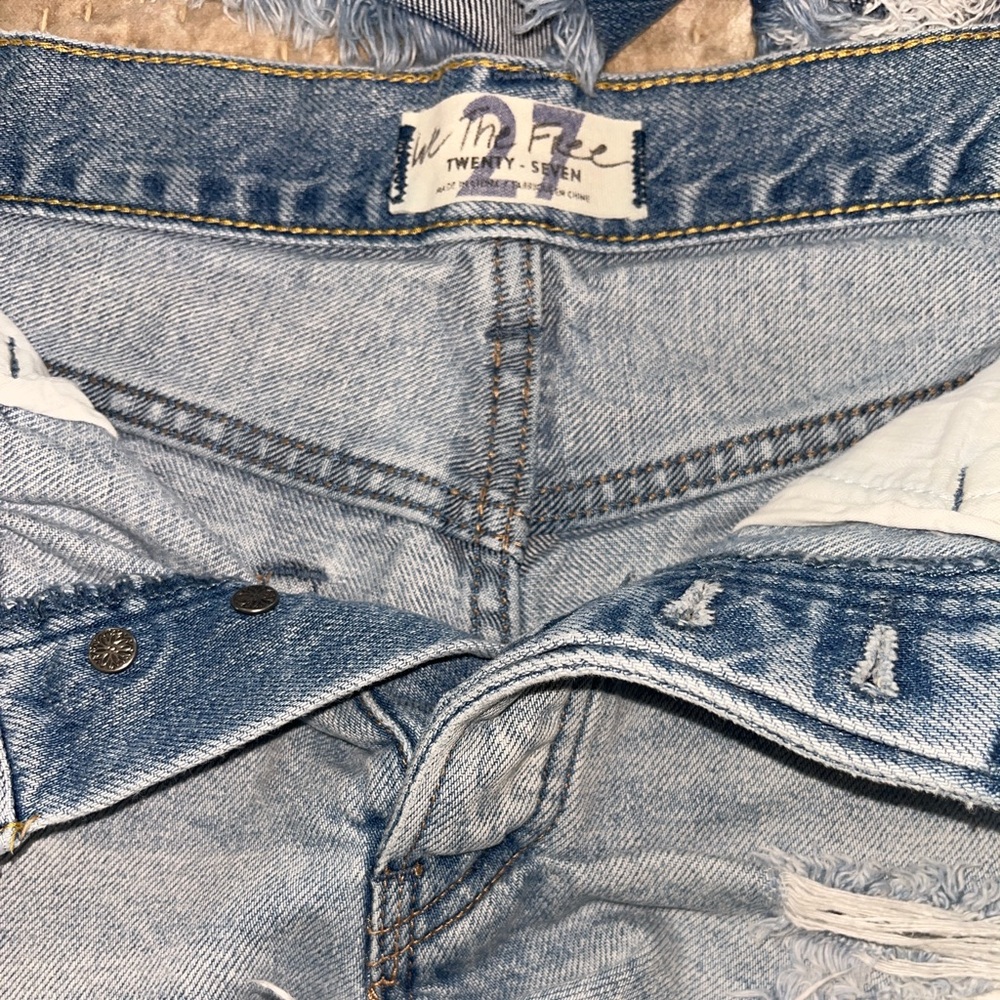 Assorted bundle of Distressed Denim Shorts - Picture 3 of 6